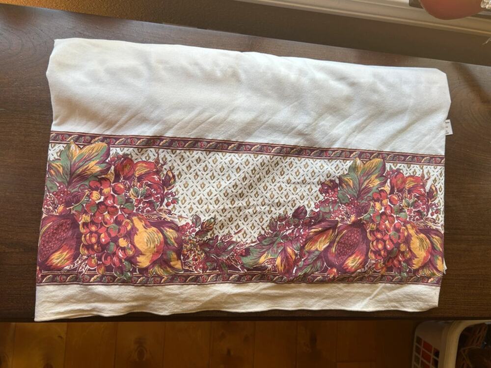 vintage Fashion Industries harvest/fall print tablecloth 1993